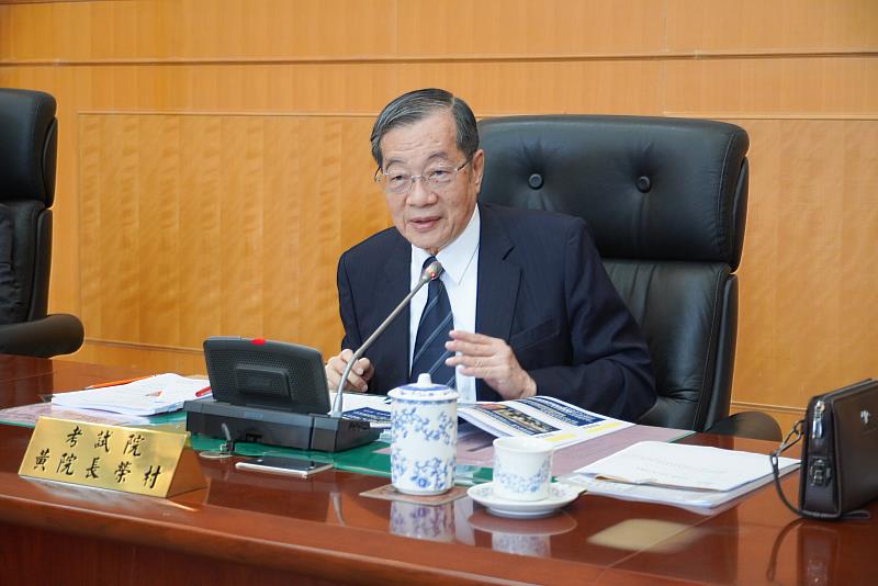 考試院黃榮村院長針對就職3周年工作成果報告發表談話。圖／考試院提供。