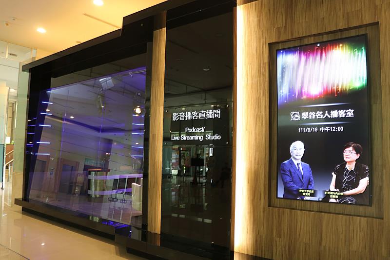 世新大學影音播客直播間整合最新聲音媒體趨勢與應用。（世新大學提供）