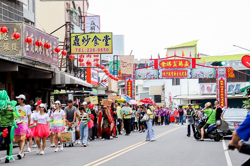 民雄大士爺祭揭開序幕 創意踩街熱鬧登場 -1