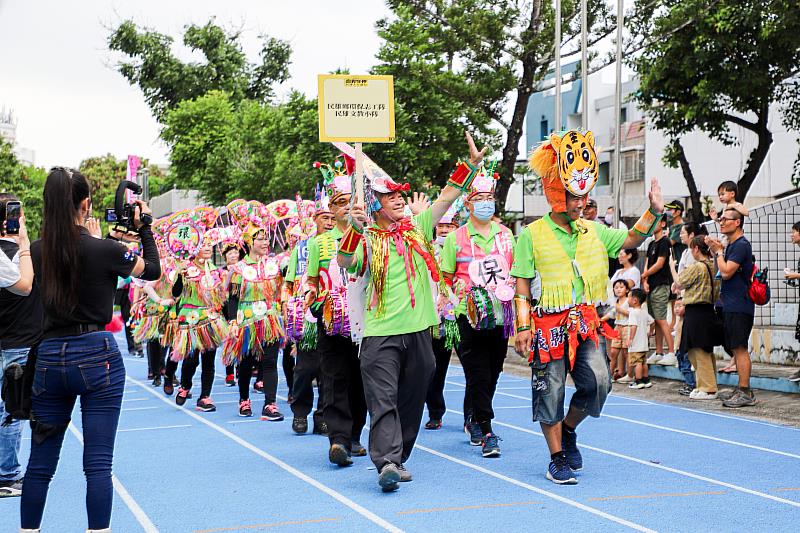 民雄大士爺祭揭開序幕 創意踩街熱鬧登場 -2