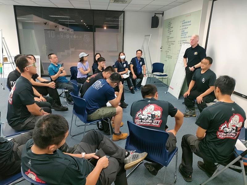 本次針對新北市車禍救助專隊的集中特別訓練，分享內容從使用語言、指揮官口令、全員溝通手勢、使用的裝備、救援及救護動作及現場即時翻譯，全部鉅細靡遺，授課期間也嚴禁外人打擾探望，著實將專業職人精神發揮的淋漓盡致，也讓在場所有學員對其教學的專業及投入程度嘆為觀止，英國教官亦對新北特搜的能力與成長表示肯定，期待能在2024年葡萄牙舉辦的世界救援挑戰賽看到新北特搜在國際舞台發光發熱的身影。