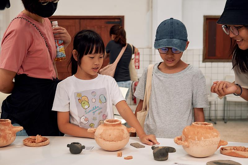 (圖5) 結訓後家長陸續給予的正面回饋,並特地帶孩子來欣賞作品成果。