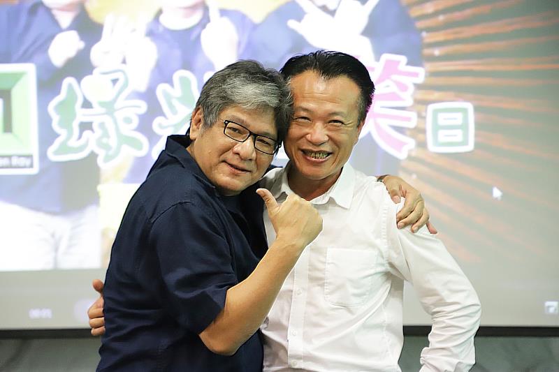 嘉義名人多 跟著伍佰玩蒜頭糖廠、走訪林懷民故居培桂堂-左起為紙風車劇團創辦人李永豐、縣長翁章梁
