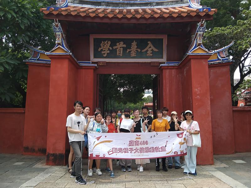 崑大旅遊系培訓觀光種子大使,為學員導覽臺南孔子廟