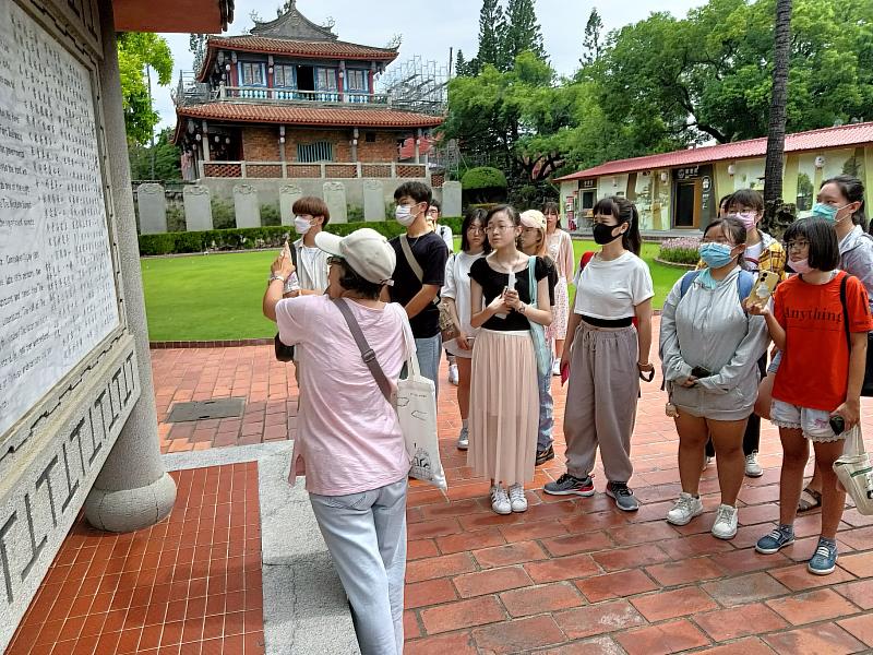 王美惠教授為學員導覽臺南名勝古蹟