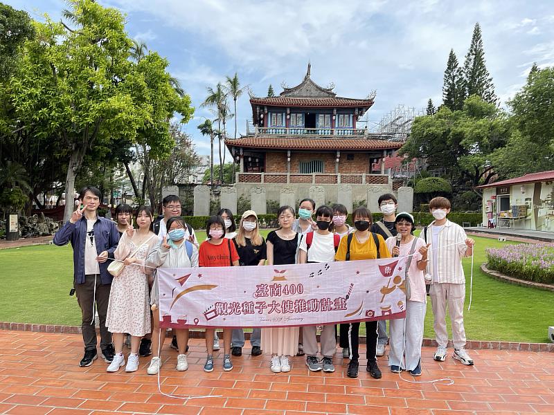 崑大旅遊系培訓觀光種子大使，為學員導覽赤崁樓