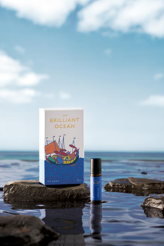 海洋滾珠精油BRILLIANT_OCEAN_滾珠精油瓶身設計，塗抹於肌膚提振精神、愉悅心情、紓解壓力、護膚保養。