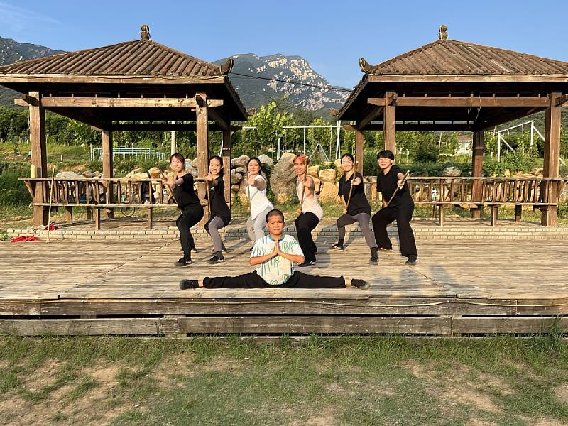 圖說二：學員少林棍練習