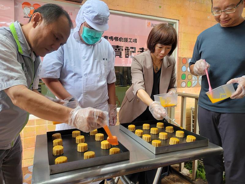 伊甸台東嗎哪庇護工場中秋月餅開賣 訂購享早鳥優惠 縣長饒慶鈴邀請鄉親吃月餅做公益