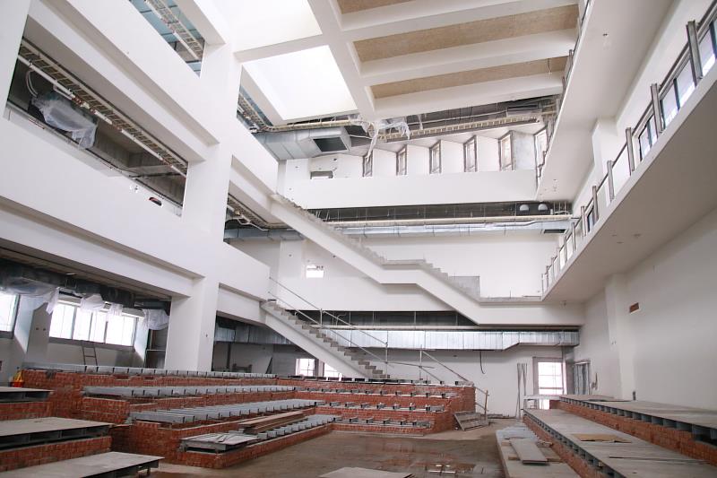 縣長饒慶鈴今視察臺東圖書總館興建工程進度 感謝營建團隊努力 硬體工程明年中完工