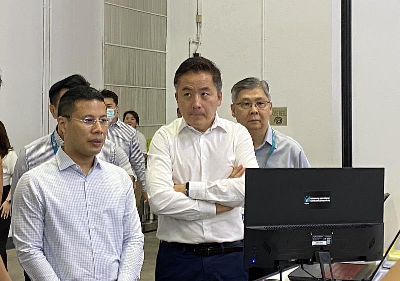 1.新加坡發展部部長李智陞(左1)親臨BEX ASIA大會現場了解綠色建材產業。