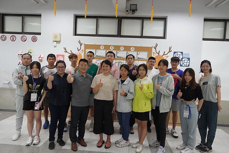 國際語言中心同仁以滿滿愛心,歡迎新生加入大葉大學這個大家庭