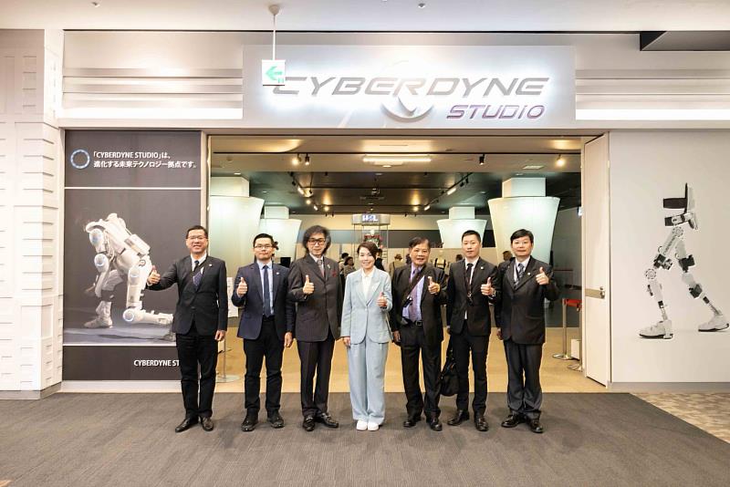 高市長參訪機器人研究中心(CYBERDYNE STUDIO)。