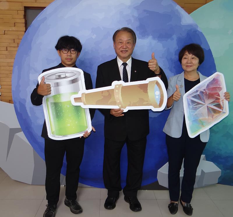 正修科大特別以「正修星際冒險」為主題，規劃別出心裁的新生入學啟動儀式。