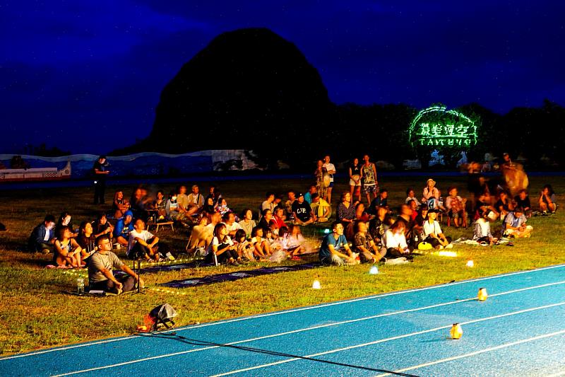台東最美星空音樂會 跳島感受臺東「蘭」表演受雨影響仍不減民眾熱情 相約綠島場見
