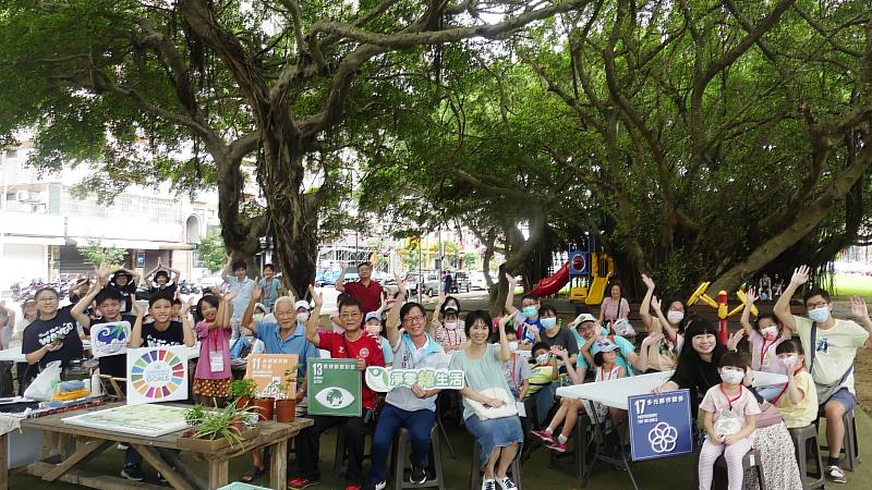 112年新竹市食物森林工作派對x小學堂活動大合影。