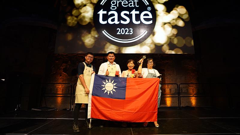 台灣兩家得獎品牌豆油伯醬油和益順茶行