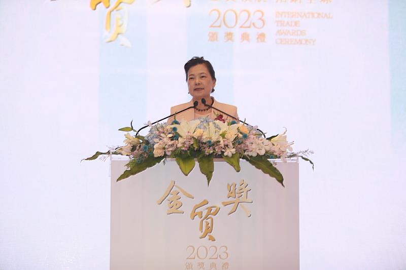 經濟部「金貿獎」表揚17家傑出企業，王美花部長於典禮中致詞