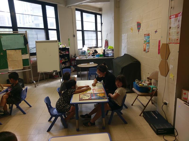 崑大實習生與雙文學校幼童互動熱絡