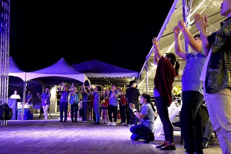 華梵大學舉辦山谷天台星空饗宴迎新晚會，現場氣氛熱烈，嗨到最高點。