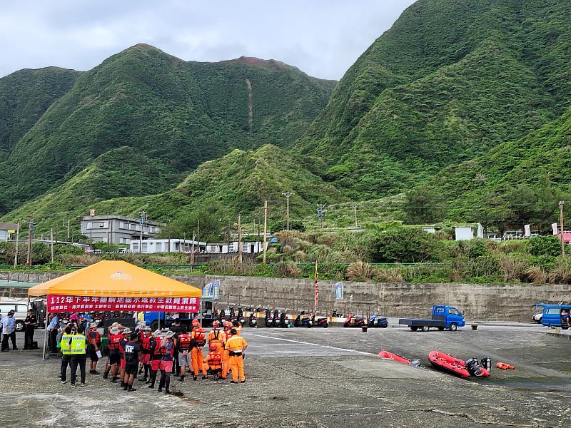 蘭嶼首次水域聯合搜救演練 縣長饒慶鈴籲公私協力守護蘭嶼水域安全