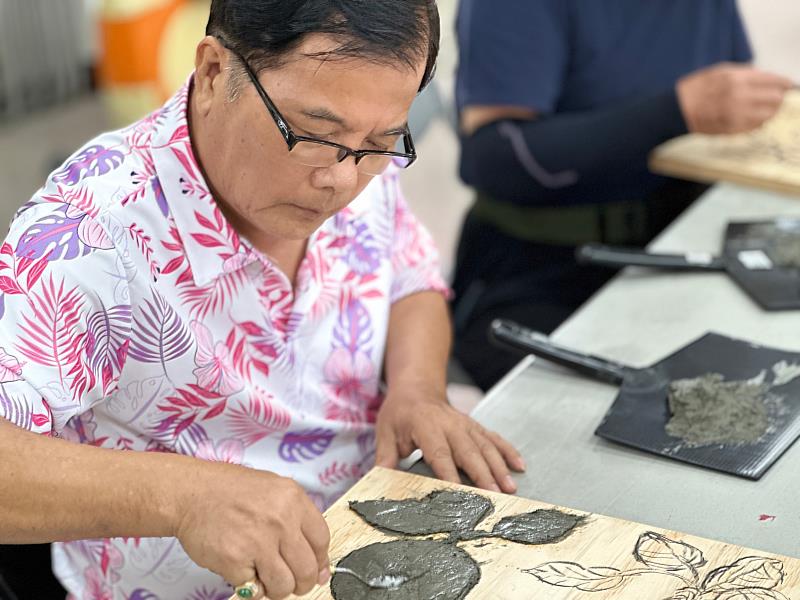 社區泥塑彩釉實作課程