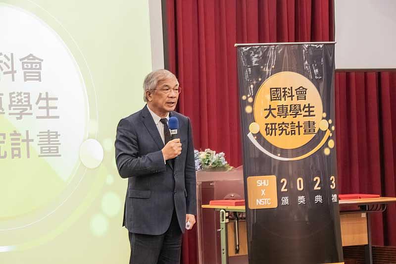 圖二：世新大學校長陳清河讚許師生們的努力成果，並勉勵學生持續精進成為為社會貢獻之人才。（世新大學提供）