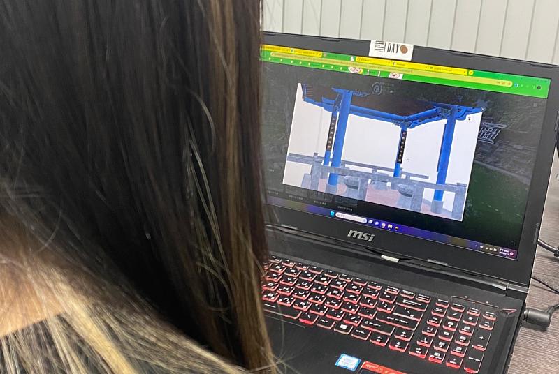 遊戲線索融入虛擬園區中的3D導覽物件，邀請民眾一同認識林園建築。