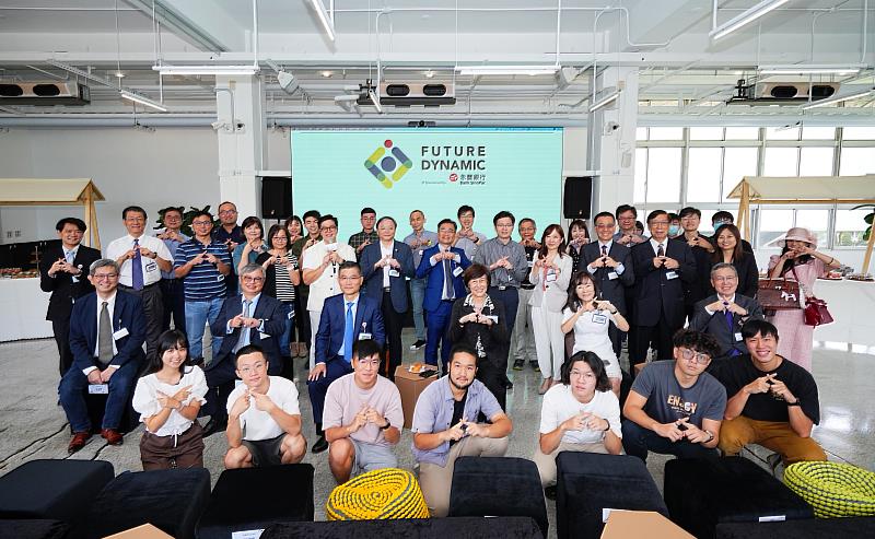 成大與永豐續約第三期計畫,雙方合作成立「永豐企業加速器——向未來加速計畫」持續為新創尋求落地與放大的可能性