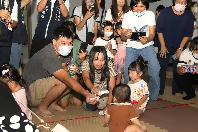 推廣早期閱讀 0-5歲嬰幼兒辦證送見面禮袋