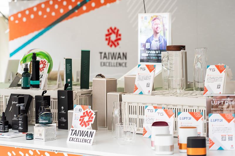 台灣精品於日本最大臺灣文化祭「TAIWAN PLUS」精選展出15個臺灣品牌36項消費性產品。(貿協提供)