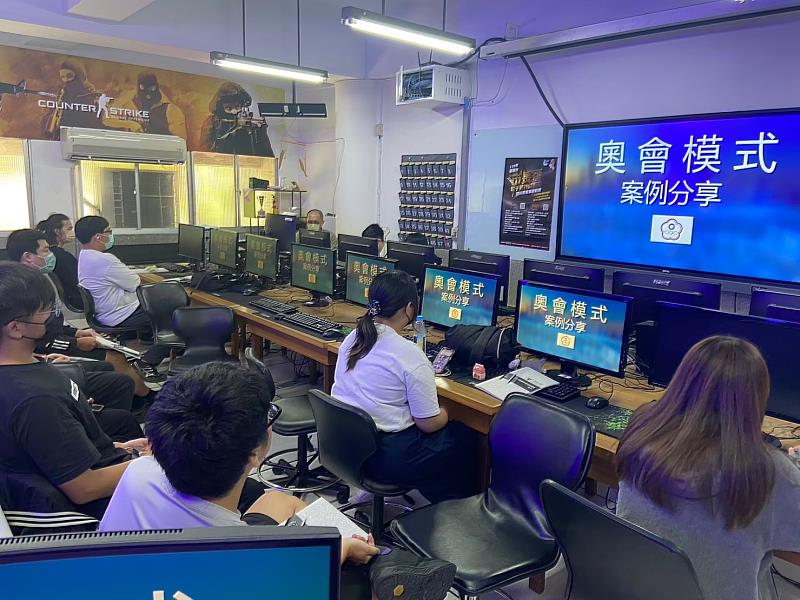 電競裁判講習學生認真聽課