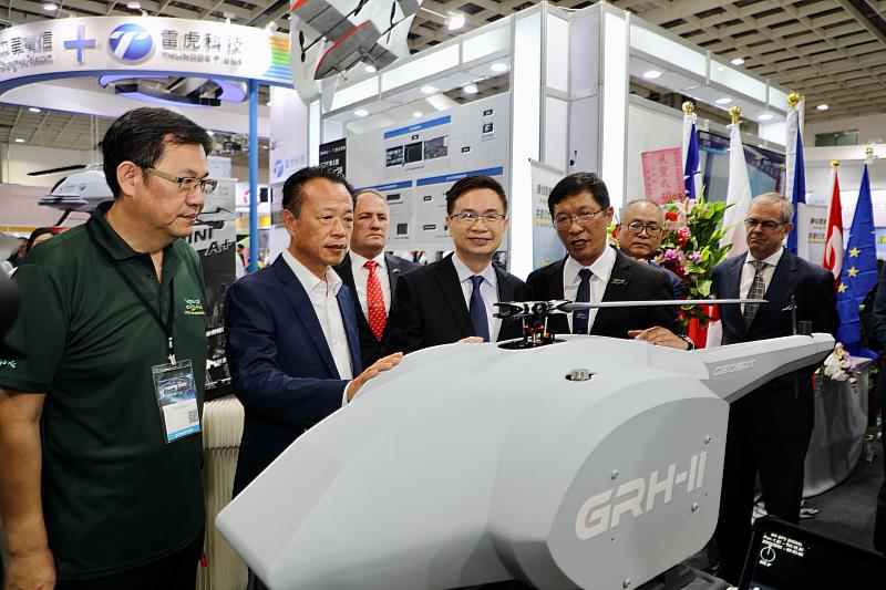 2023天下縣市長施政滿意度調查 翁章梁縣長獲最高殊榮標竿組肯定