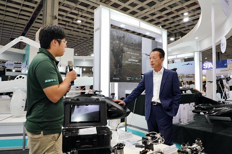 2023天下縣市長施政滿意度調查 翁章梁縣長獲最高殊榮標竿組肯定