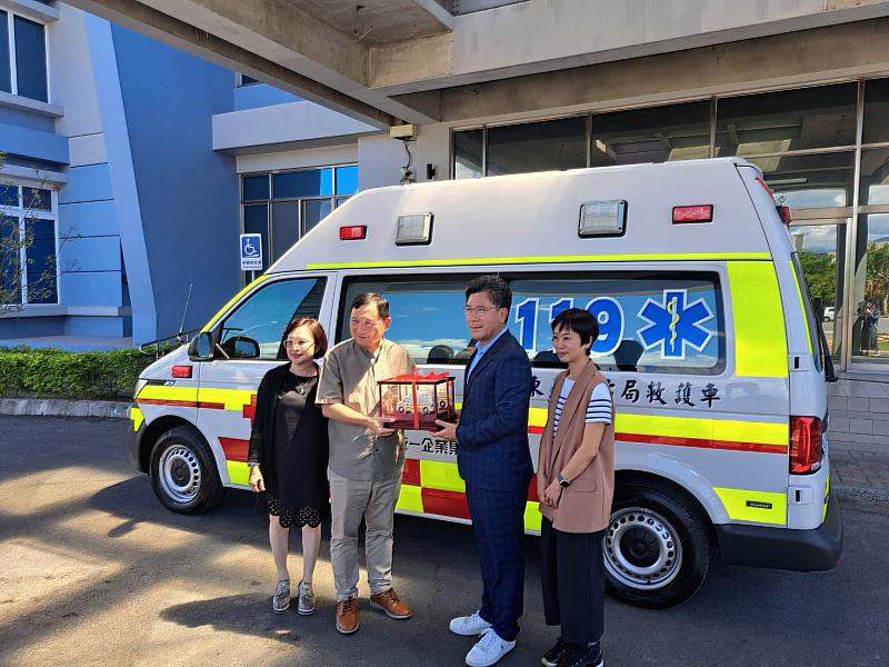 統一企業集團捐贈臺東縣消防局高頂救護車 送暖臺東不遺餘力 縣府頒感謝狀
