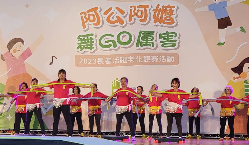 銀髮長者展現健康活力與凝聚力 112年長者活躍老化東區競賽-阿公阿嬤舞GO厲害 臺東縣摘下新秀組一銀一銅