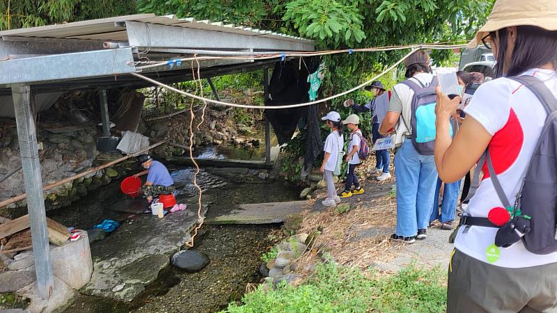 花蓮玉里現今居民們仍在使用的洗衣亭