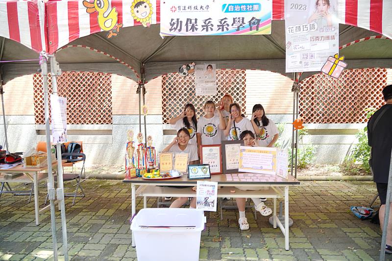 幼保系系學會幹部合影