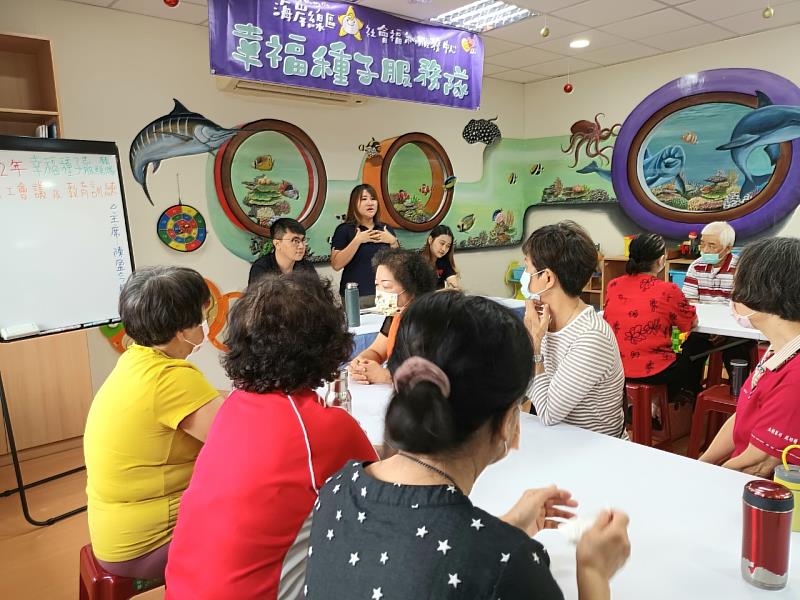 風災重創 臺東縣海岸線區社福中心志工暖心做月餅 送愛進24戶弱勢家門
