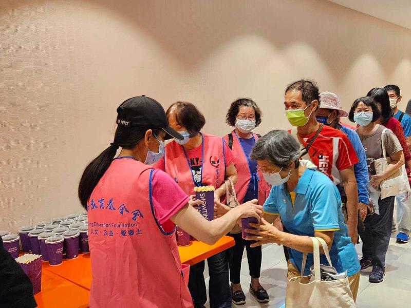 臺東「秀給你看」幸福電影院嘉惠績優志工 感謝平日無私奉獻