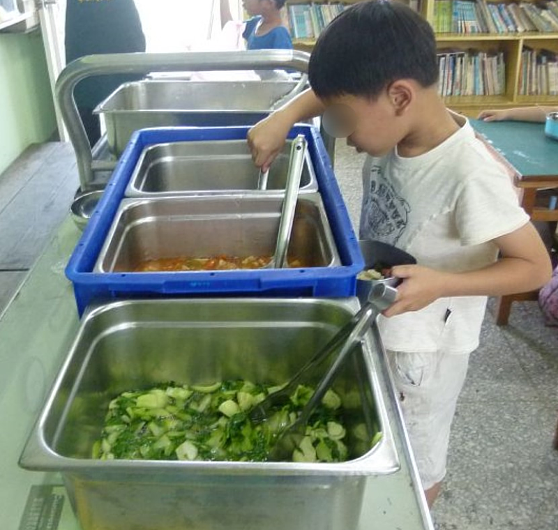 提供學童營養午餐有機蔬菜