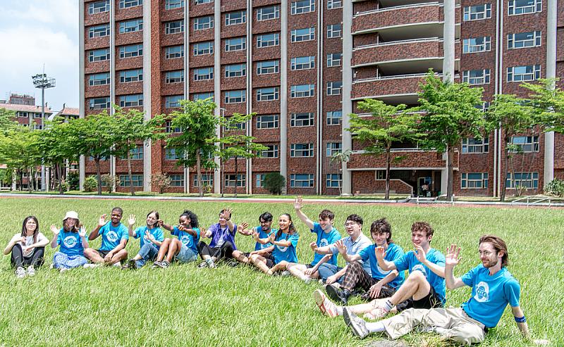 義守大學「醫學院」、「國際學院」，獲教育部雙語計畫第二期重點培育學院肯定，南部唯一有兩學院以上榮獲肯定的私立綜合型大學(照片來源：義守大學提供)。