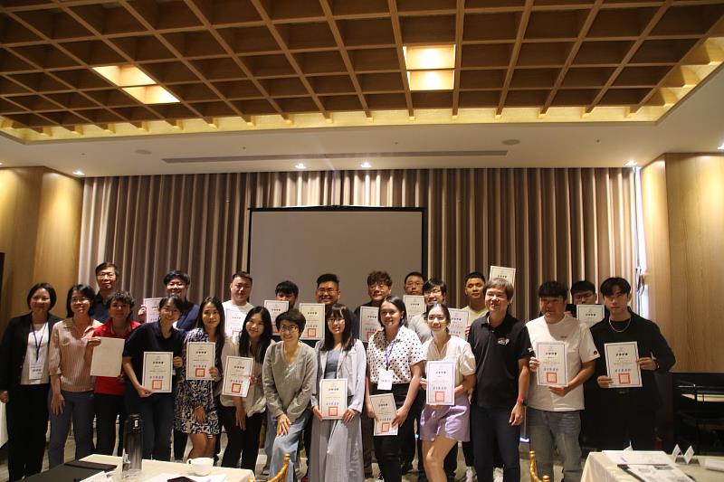 「慢經濟學院」第2班次今結訓頒贈證書  饒慶鈴:培力在地人才與臺東共同發展