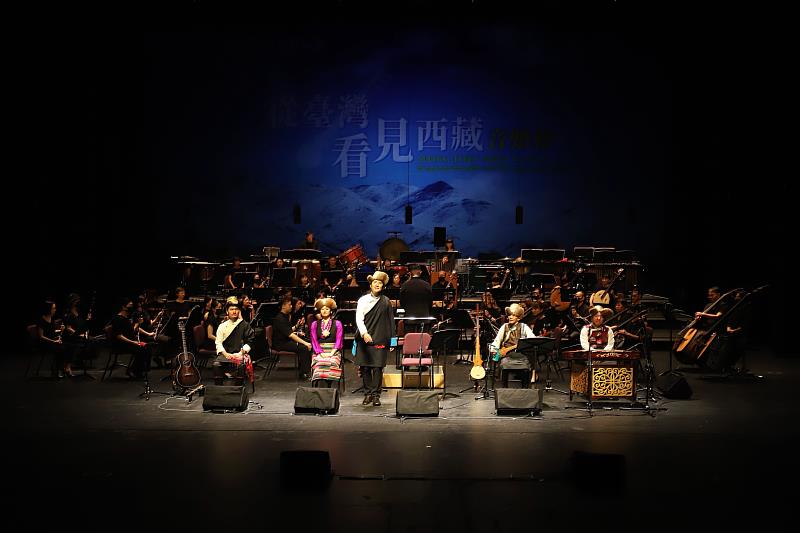 臺灣國樂團與哲穹音樂家團隊共同演出「鳥之鳴」 。