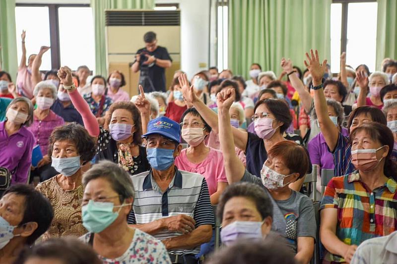 嘉義縣政府處與南山人壽合辦防詐講座 推動高齡友善城市-3