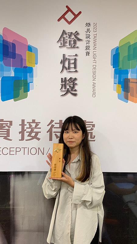 大葉大學工設系大四生劉又維獲頒鐙烜獎銀獎