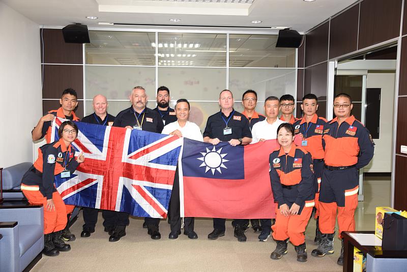 新北快搜部隊與英國國際重型救援隊交流訓練   增強台灣人道救援軟實力