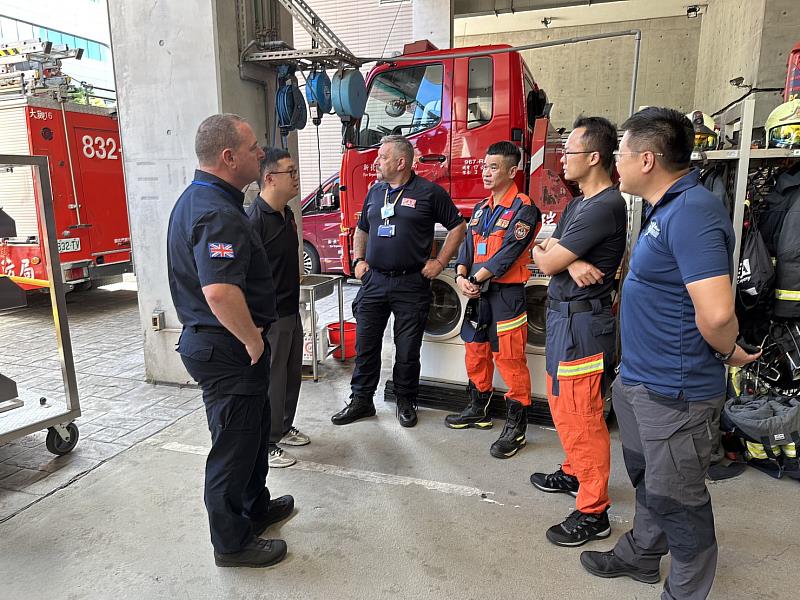 新北快搜部隊與英國國際重型救援隊交流訓練   增強台灣人道救援軟實力