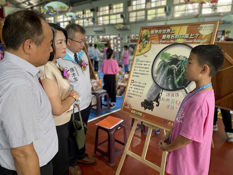 「蟲蟲大樂團-鳴蟲特展」首站於西門國小開展，由西門國小學生導覽解說