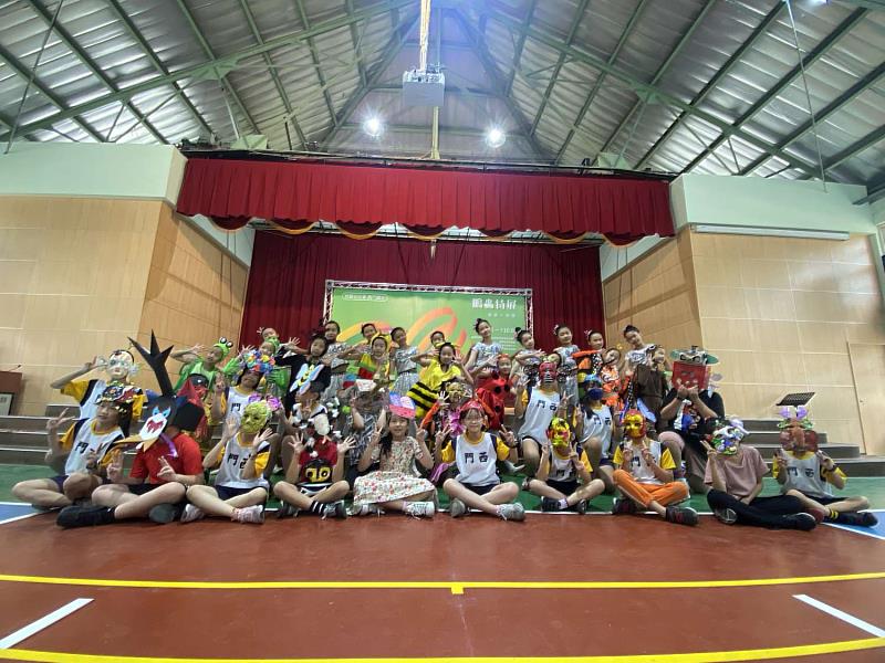 西門國小舞蹈團結合昆蟲創意面具比賽得獎者一同演出，詮釋生態與藝術跨領域的巧妙融合